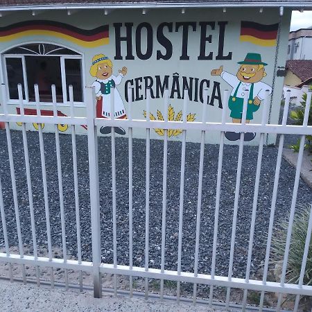 Hostel Germanica Джойнвил Екстериор снимка